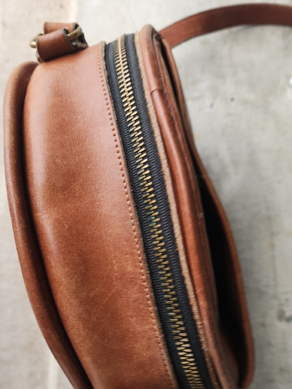 Coach Vintage Canteen Leather Tan Round Crossbody Bag - Picture 11 of 16